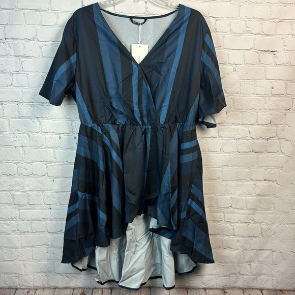 BloomChic Blue & Black Striped Wrap High Low Top Plus Size 1X - Picture 2 of 6